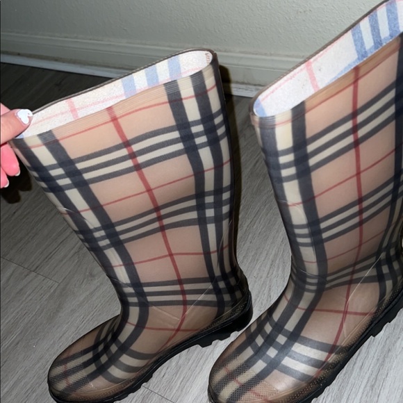 AUTHENTIC BURBERRY rainboots - Picture 2 of 4